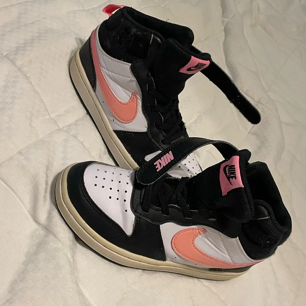 Nike Kids Court Borough Mid 2 Sneakers Black White Sunset Pulse Pink‎ Size 1Y